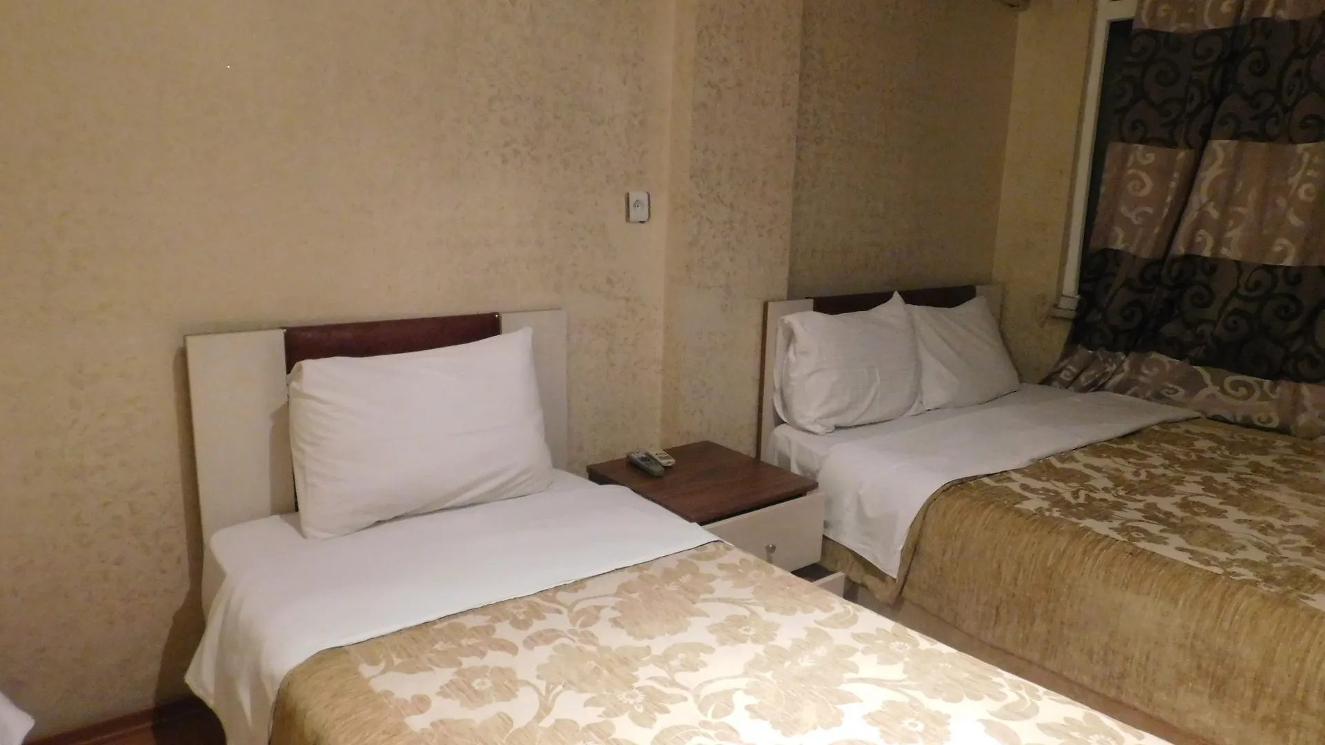 Ast Hotel Стамбул